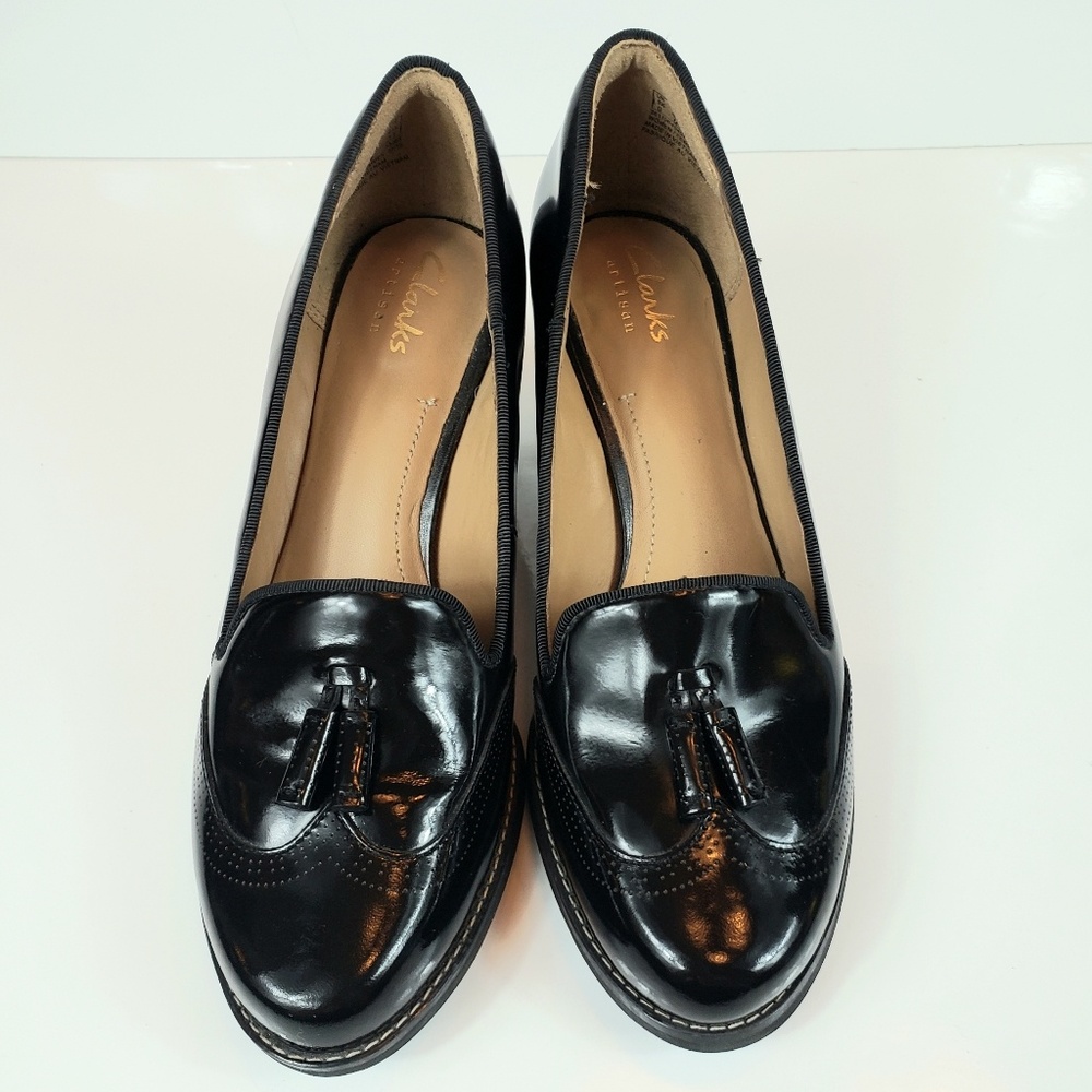 Clark's black leather heeled tassled loafers sz 6